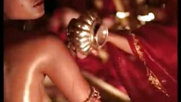 गंदी सोच वाली आम्रपाली की सेक्सी मूवी लड़कियां एक प्रेमी साझा कर रही हैं