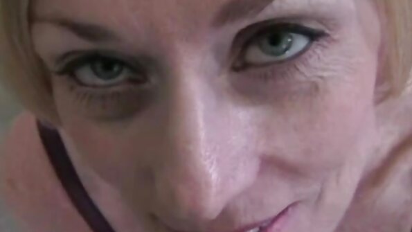 एशियन ब्रुनेट मिला गड़बड़ में हिंदी सेक्सी वीडियो मूवी एचडी उसकी बेड